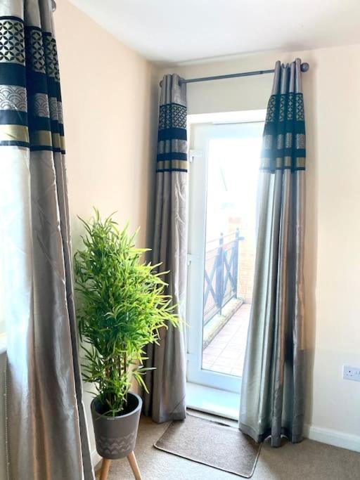 Amazing 2-Bed City Centre Apt With Parking Ковентри Экстерьер фото