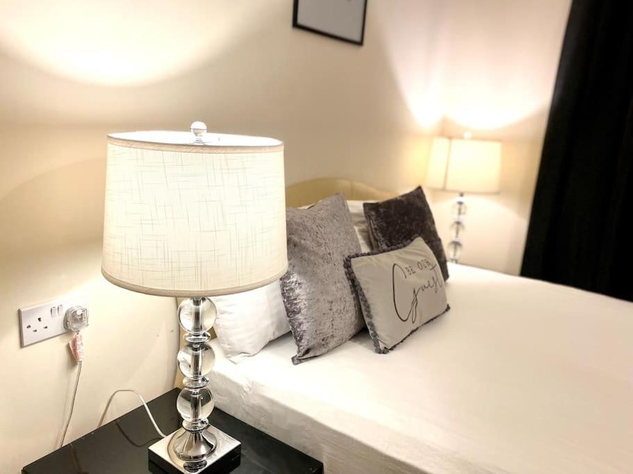 Amazing 2-Bed City Centre Apt With Parking Ковентри Экстерьер фото